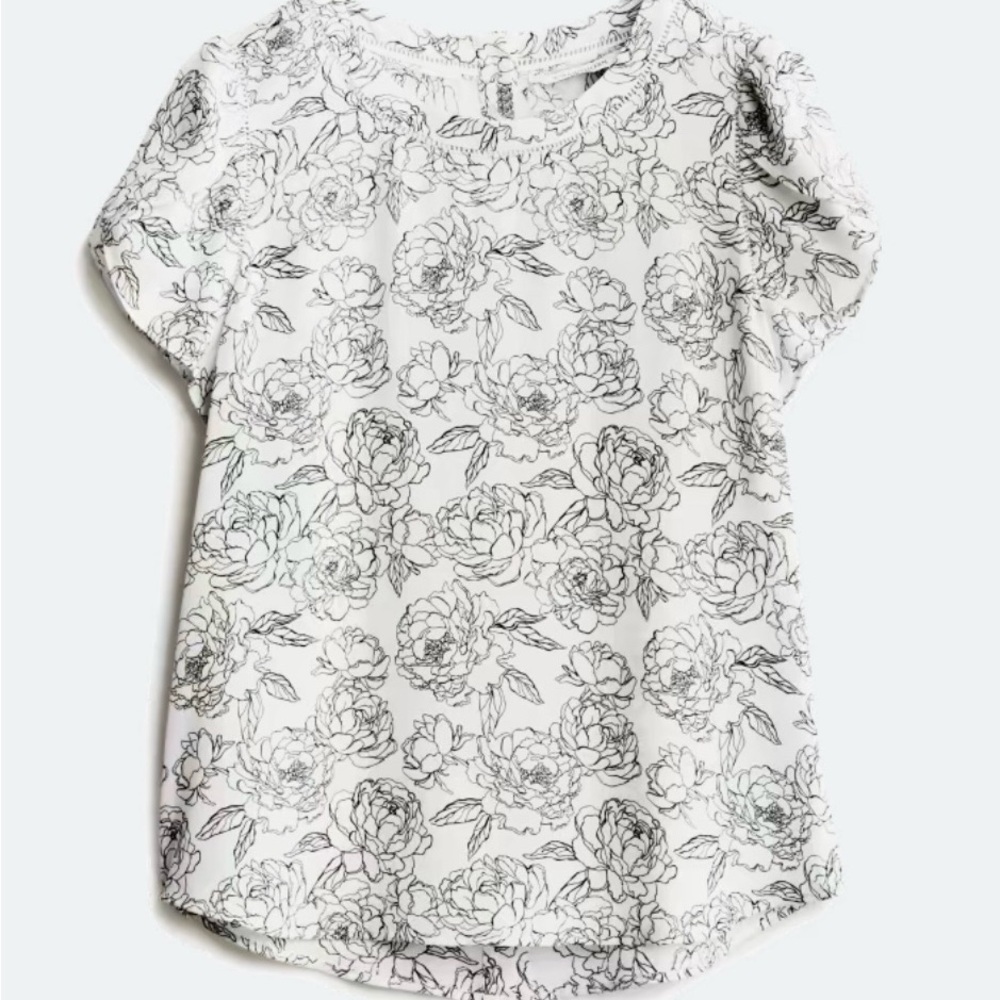 41 Hawthron Lakynn Lattice Detail Button back blouse